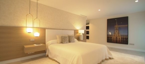 5 bedrooms Villa in Marbella, Spain No. 19594 15