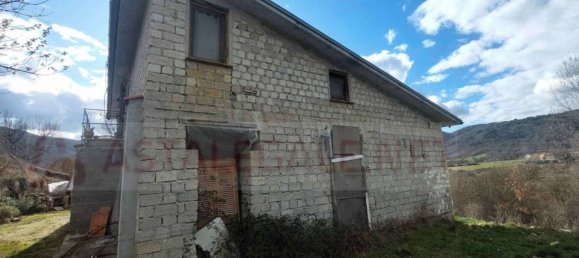 2 bedrooms House in Borgorose, Italy No. 333484 2