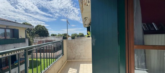 3 rooms Apartment in Chiarano, Italy No. 263905 5