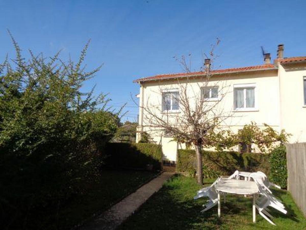 2 bedrooms House in Niort, France No. 32039