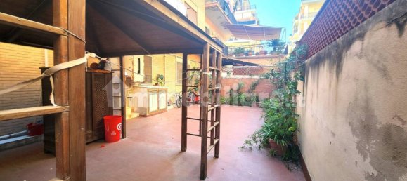 2 bedrooms Apartment in Rome, Italy No. 297503 3