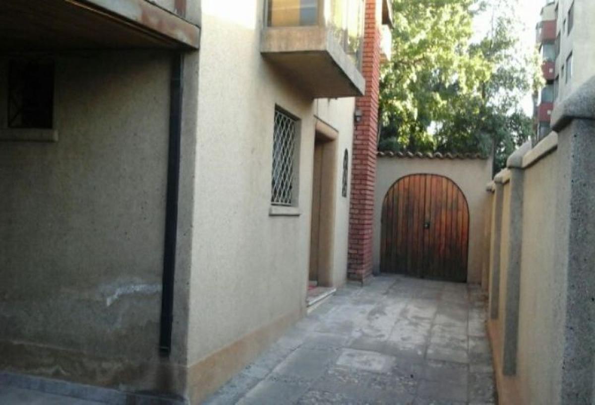 4 bedrooms House in Santiago, Chile No. 5198