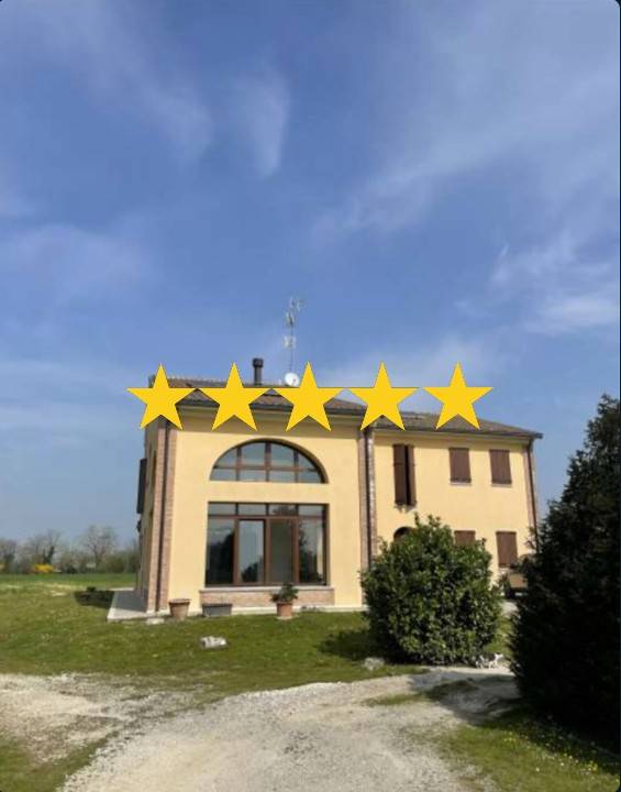 Apartamento T6 em Mirandola, Italy N.º 95972