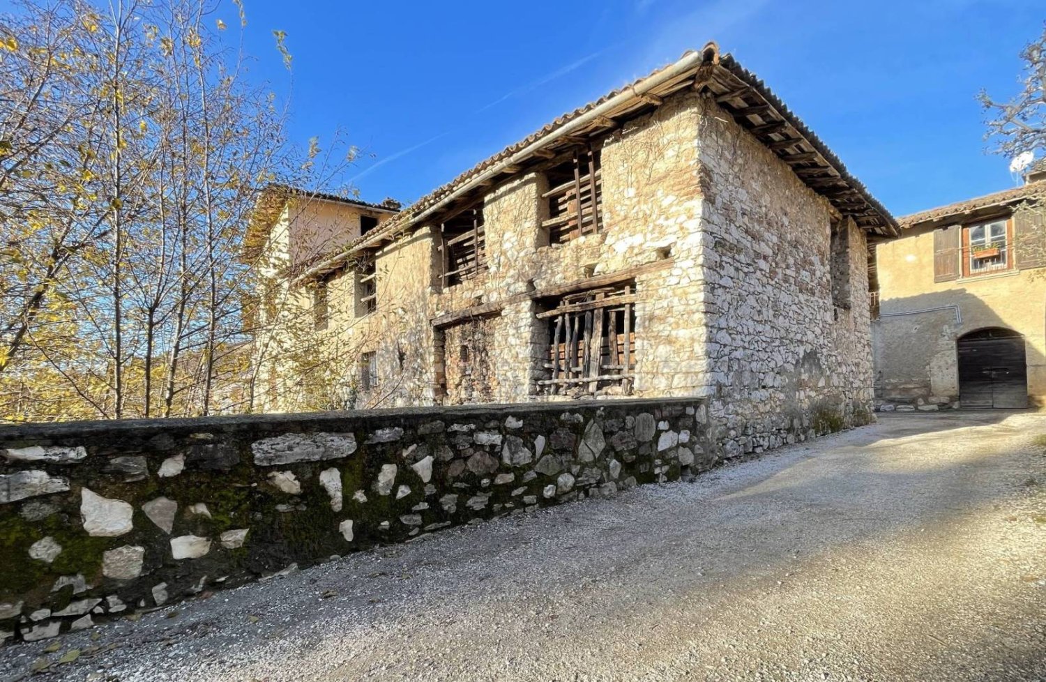 Casa de 6 dormitorios en Ome, Italy No. 162039