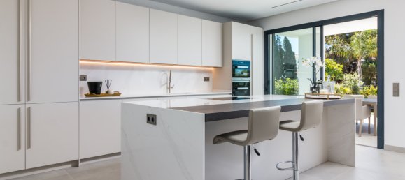 4 bedrooms Villa in Marbella, Spain No. 123818 7