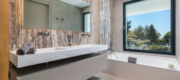 4 bedrooms Villa in Marbella, Spain No. 123818 8