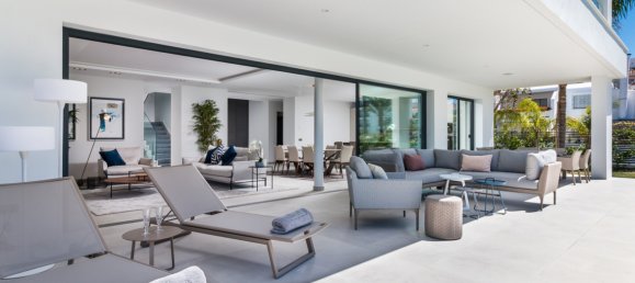 4 bedrooms Villa in Marbella, Spain No. 123818 2