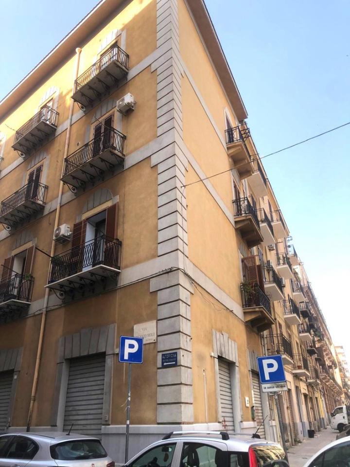 Apartamento de 4 habitaciónes en Palermo, Italy No. 131071
