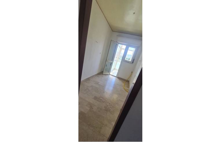 4 bedrooms Apartment in Palermo, Italy No. 293012