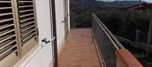 Дом с 10 комнатами в Контрогуэрра, Италия № 149792 14