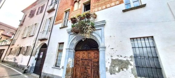 4 bedrooms Apartment in Moncalieri, Italy No. 379376 2