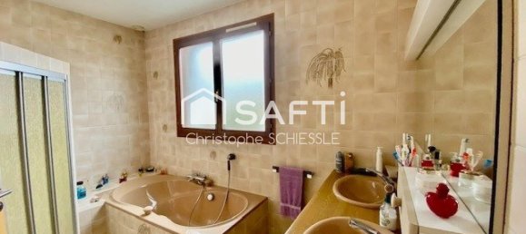 4 Schlafzimmer Haus in Mandeure, France, Nr. 208035 30