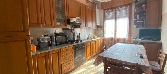4 rooms Apartment in Reggio Emilia, Italy No. 236178 2