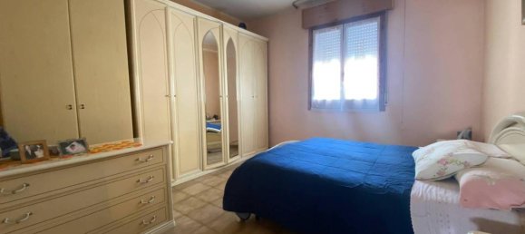 4 rooms Apartment in Reggio Emilia, Italy No. 236178 3