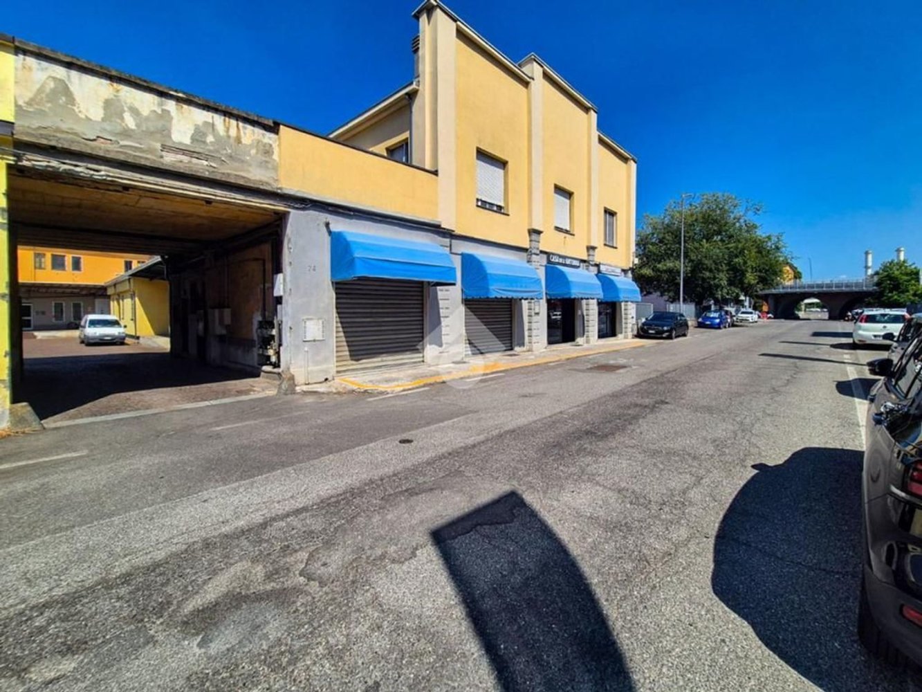 455m² Commercial property in Piacenza, Italy No. 349184