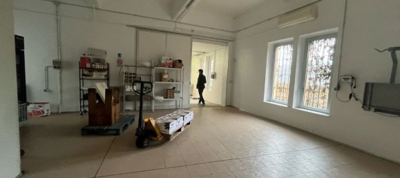 455m² Commercial property in Piacenza, Italy No. 349184 8