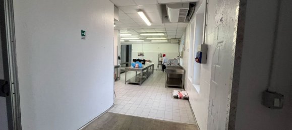 455m² Commercial property in Piacenza, Italy No. 349184 11