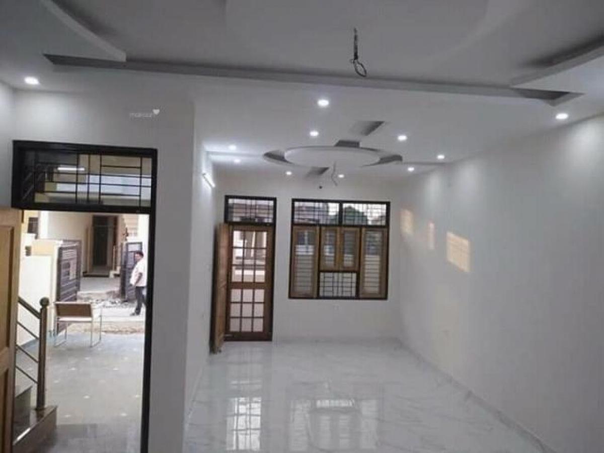 2 bedrooms House in Lucknow, India No. 43016