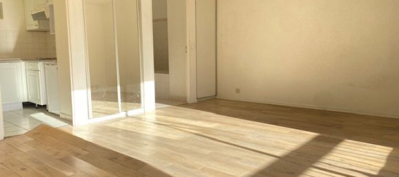 Studio in Paris, France No. 163314 6