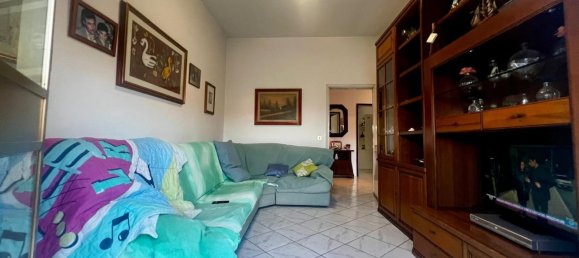 3 rooms Apartment in Prato, Italy No. 48810 2