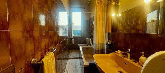 3 rooms Apartment in Prato, Italy No. 48810 12