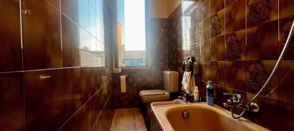 3 rooms Apartment in Prato, Italy No. 48810 11