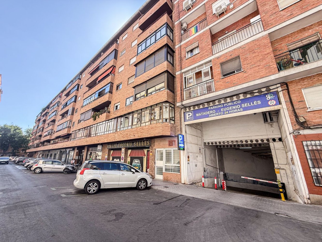 4 bedrooms Apartment in Madrid, Spain No. 209312