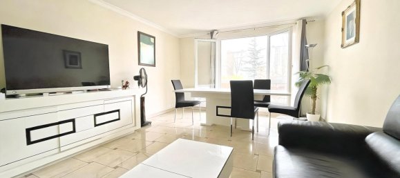 3 bedrooms Apartment in Paris, France No. 129057 2