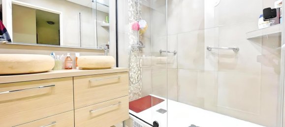 3 bedrooms Apartment in Paris, France No. 129057 7