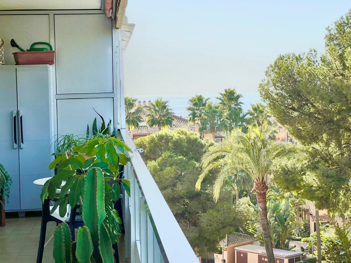 Apartamento de 2 dormitorios en Marbella, Spain No. 39161
