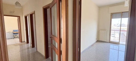 4 bedrooms House in Noicattaro, Italy No. 337353 6