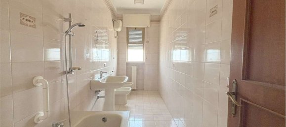 4 bedrooms House in Noicattaro, Italy No. 337353 9