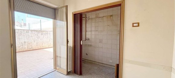 4 bedrooms House in Noicattaro, Italy No. 337353 10