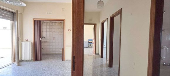 4 bedrooms House in Noicattaro, Italy No. 337353 8