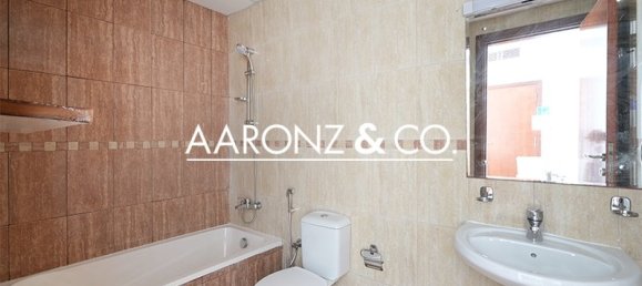 Apartamento de 2 dormitorios en Jumeirah Lake Towers, UAE No. 120047 12