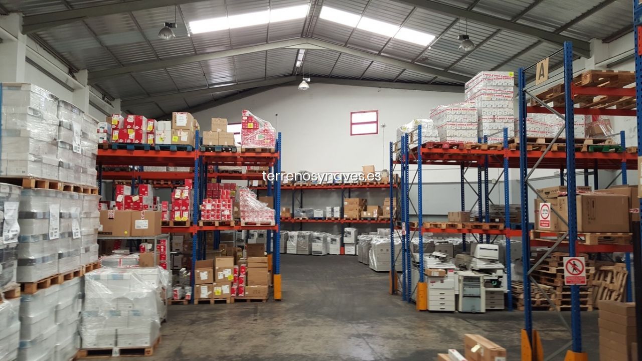  مستودع في Las Palmas De Gran Canaria, Spain 2200متر مربع رقم 61676