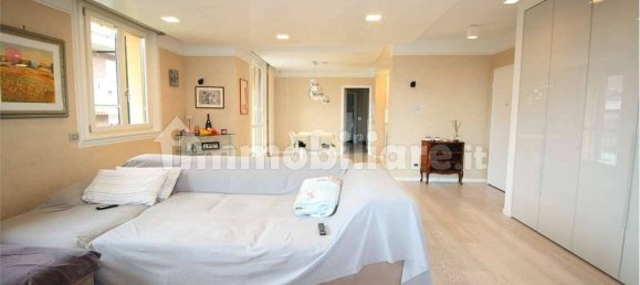 Apartamento de 4 dormitorios en Maranello, Italy No. 328282 2