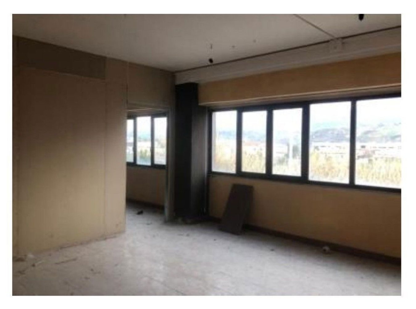 Armazém em Rende, Italy 1255 m² N.º 133156