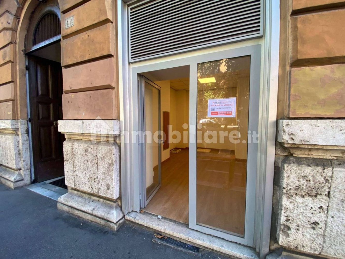 Propiedad comercial de 1 habitación en Rome, Italy No. 333841