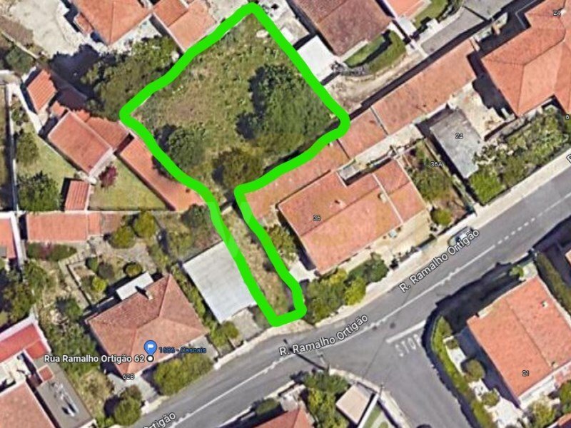 318m² Land in Cascais, Portugal No. 121684