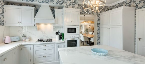 4 bedrooms House in Estepona, Spain No. 49089 12