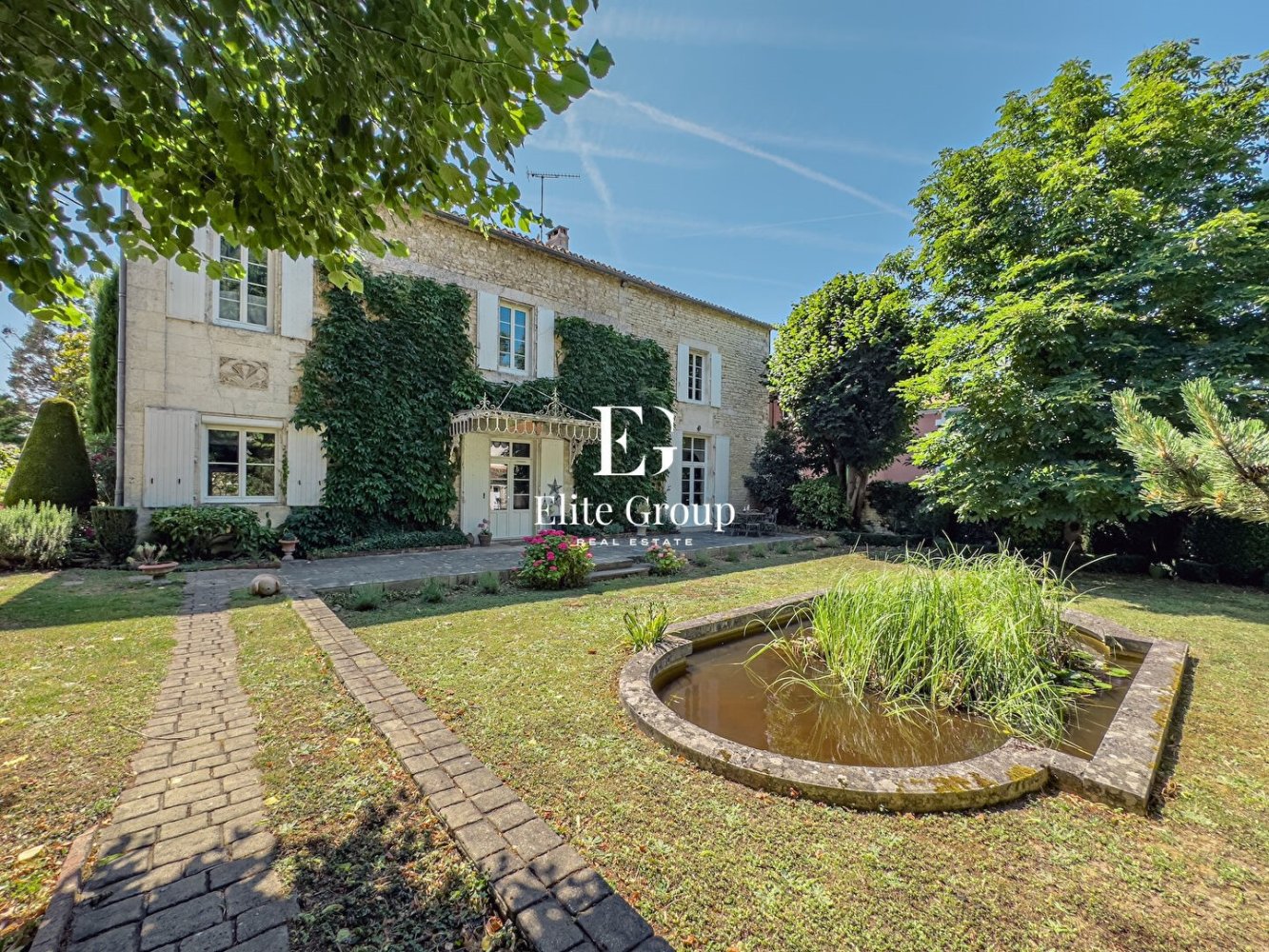 Villa de 4 dormitorios en Charente, France No. 323679