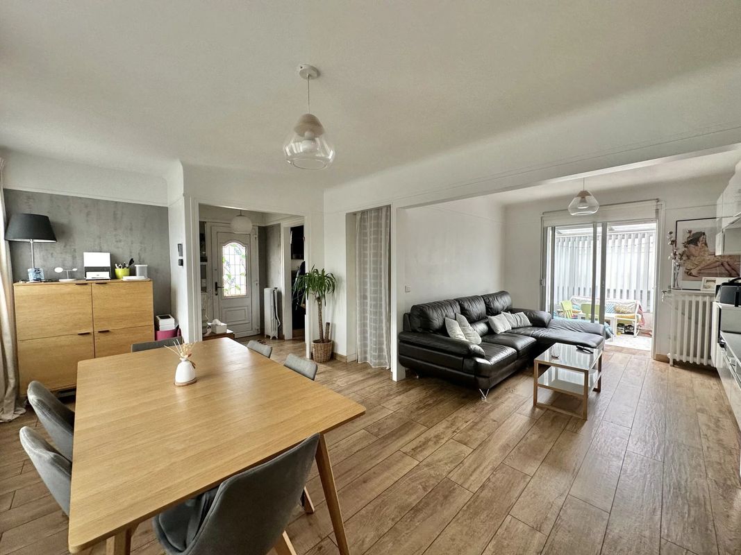 Casa T3 em Neuilly-sur-Marne, France N.º 177924