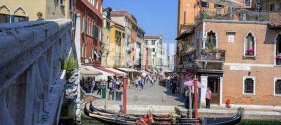 25m² Commercial property in Venice, Italy No. 61592 19