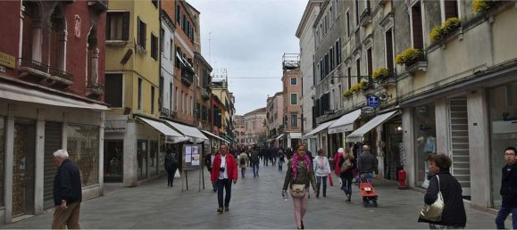 25m² Commercial property in Venice, Italy No. 61592 12