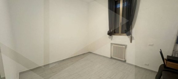 2 rooms Apartment in Bologna, Italy No. 17174 4