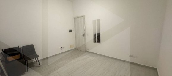2 rooms Apartment in Bologna, Italy No. 17174 2