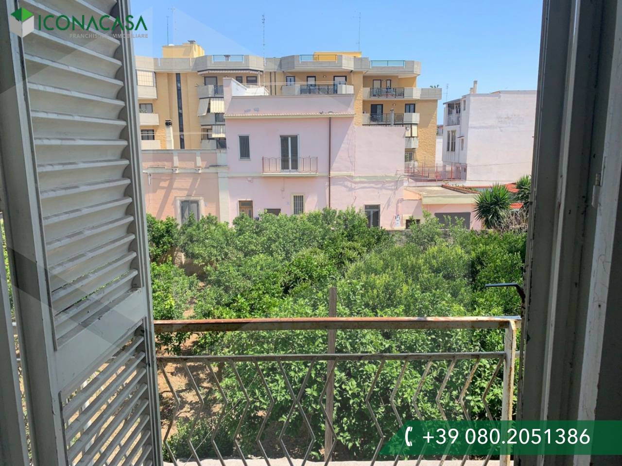 Apartamento de 4 habitaciónes en Bari, Italy No. 33890