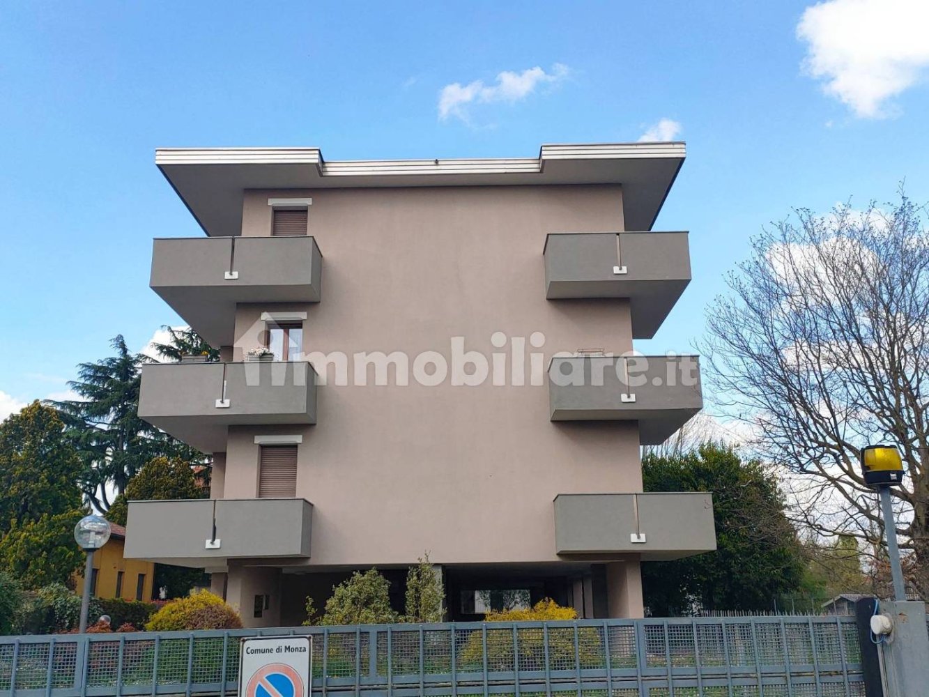 Garagem em Monza, Italy 14 m² N.º 143028