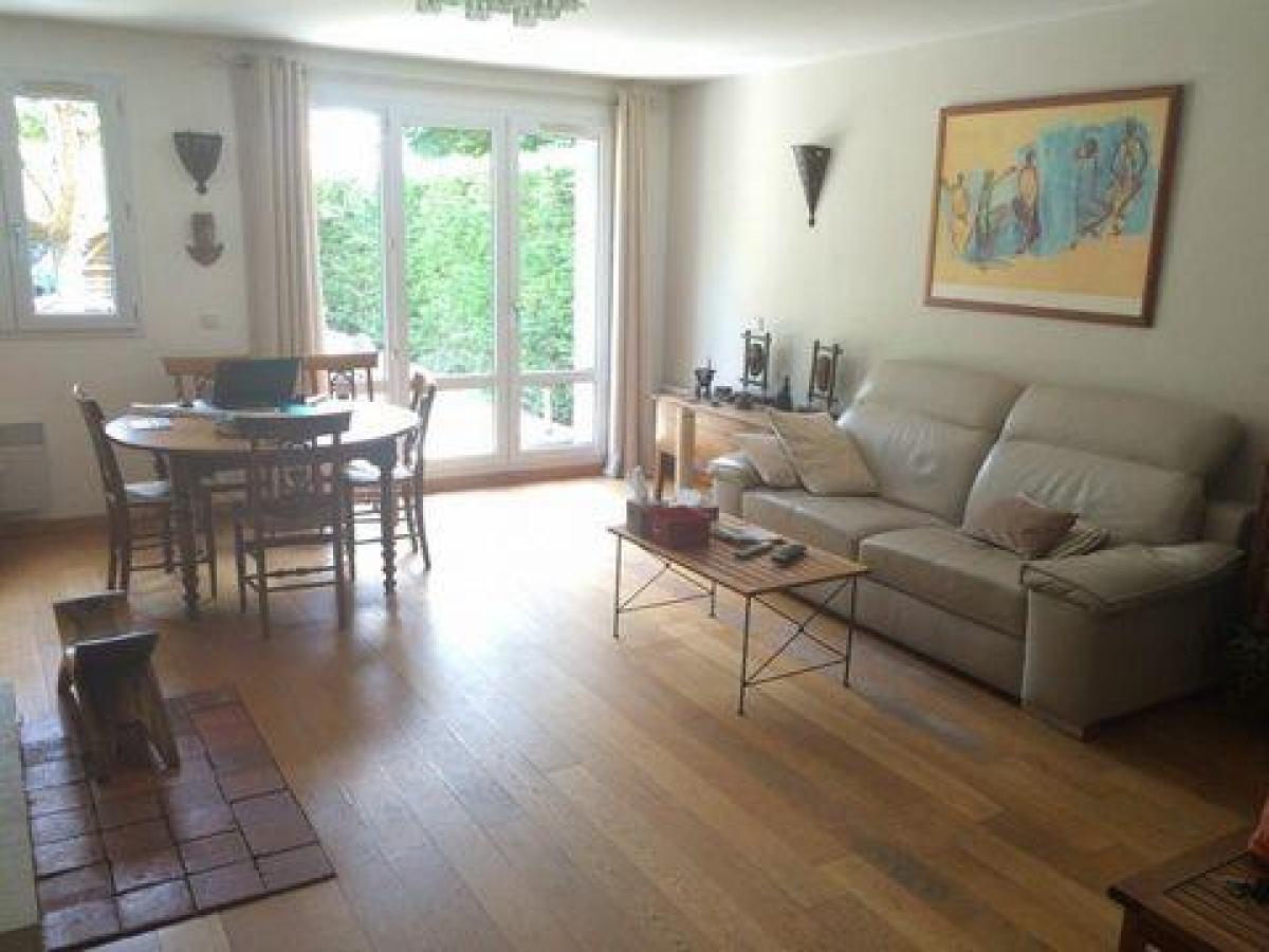 Casa de 5 dormitorios en Guyancourt, France No. 32181